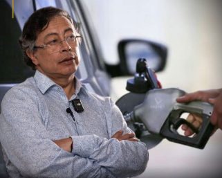 Presidente Petro anuncia descenso en los precios de la gasolina