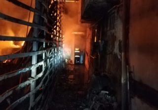 Tragedia en el sur de Armenia: Incendio en fábrica de muebles deja una víctima mortal y daños estructurales