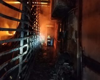 Tragedia en el sur de Armenia: Incendio en fábrica de muebles deja una víctima mortal y daños estructurales