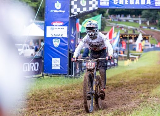 Quindío brilla en el Panamericano de Downhill: Plata para Christopher Silva en Brasil