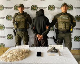 Golpe al microtráfico en Calarcá, cae alias “Caleño” con un arma de fuego y 3.000 dosis de estupefacientes