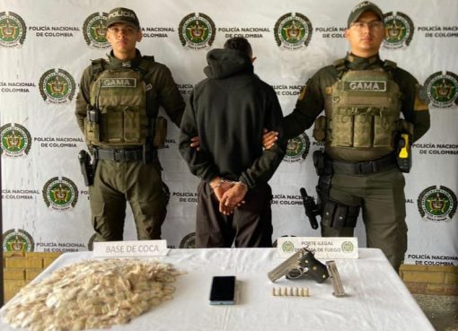 Golpe al microtráfico en Calarcá, cae alias “Caleño” con un arma de fuego y 3.000 dosis de estupefacientes