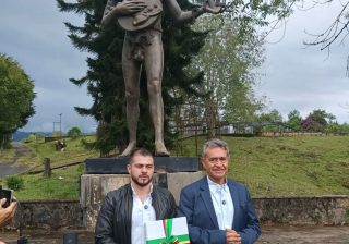 “Legitima la cultura del narcotráfico”: Academia de Historia del Quindío rechaza estatua de John Lennon