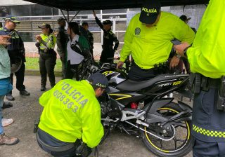 Armenia refuerza seguridad vial: más de 400 motos han sido marcadas para frenar el hurto