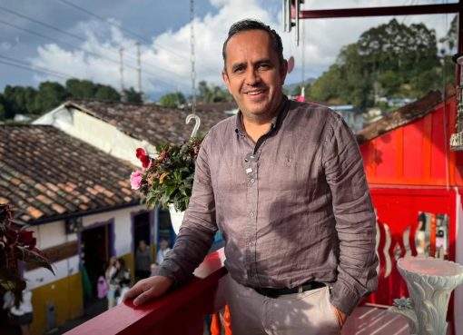 Gobernador del Quindío recibe el alta médica tras cirugía y continuará recuperación en casa