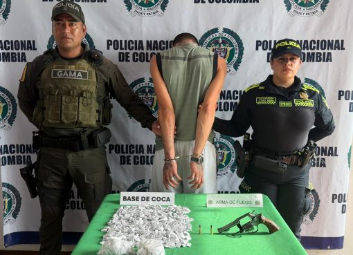 Capturado hombre de 28 años en flagrancia con arma y estupefacientes en Calarcá